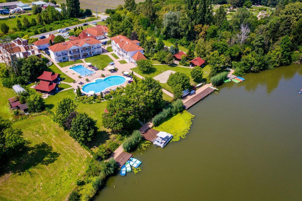 Aranyszarvas Panzió Szarvas Exterior foto