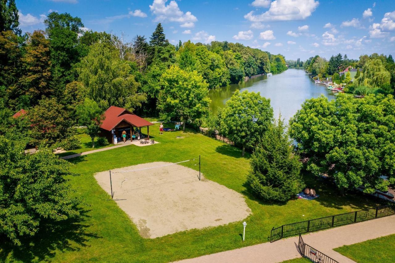 Aranyszarvas Panzió Szarvas Exterior foto