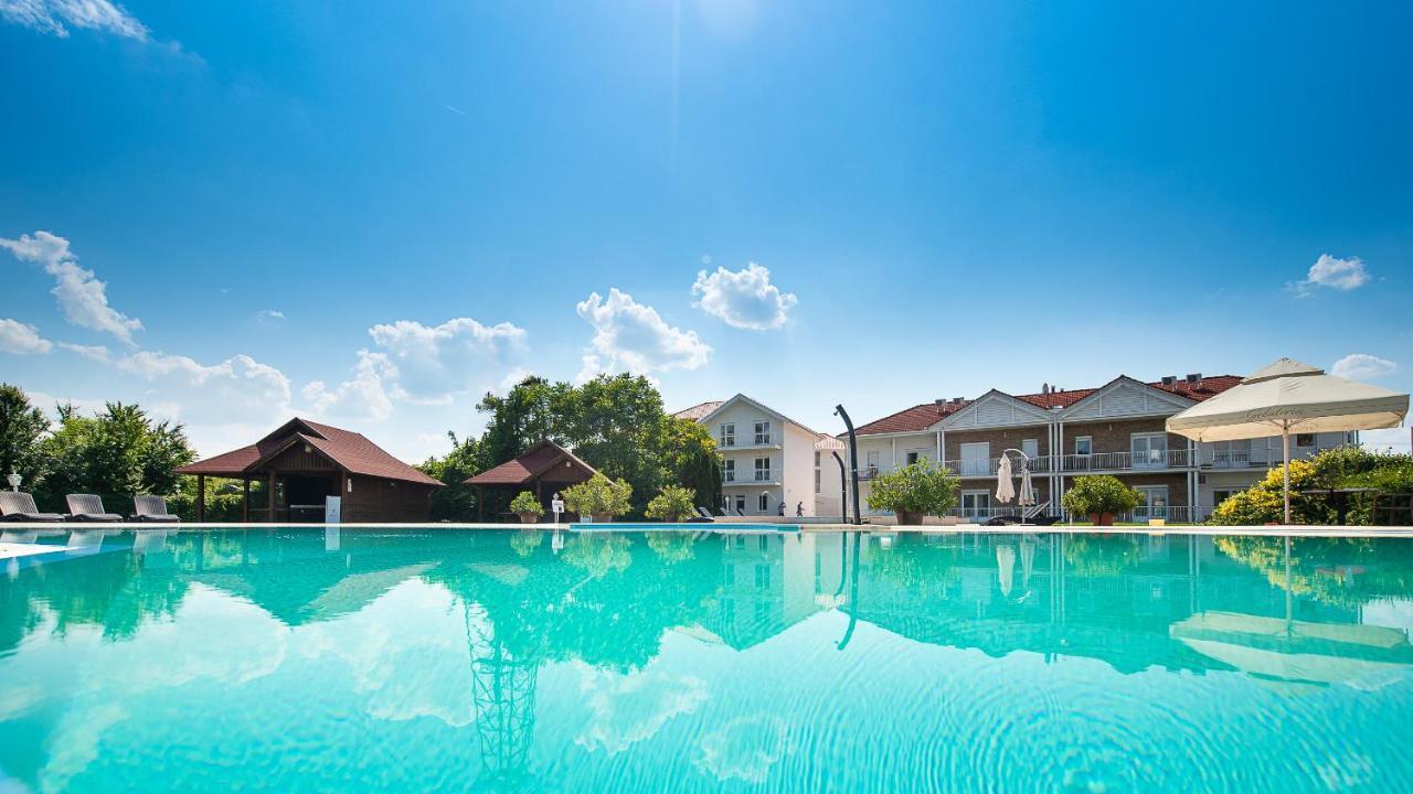 Aranyszarvas Panzió Szarvas Exterior foto