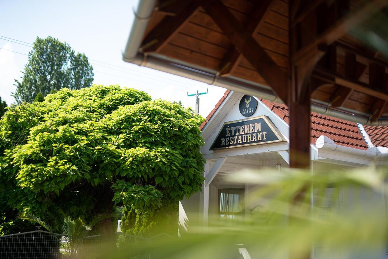 Aranyszarvas Panzió Szarvas Exterior foto