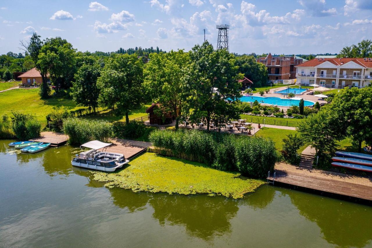 Aranyszarvas Panzió Szarvas Exterior foto