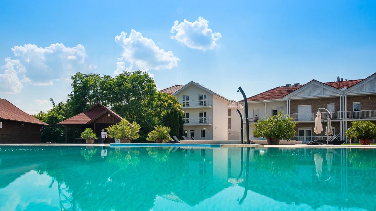 Aranyszarvas Panzió Szarvas Exterior foto