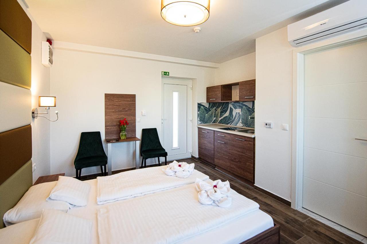 Aranyszarvas Panzió Szarvas Exterior foto