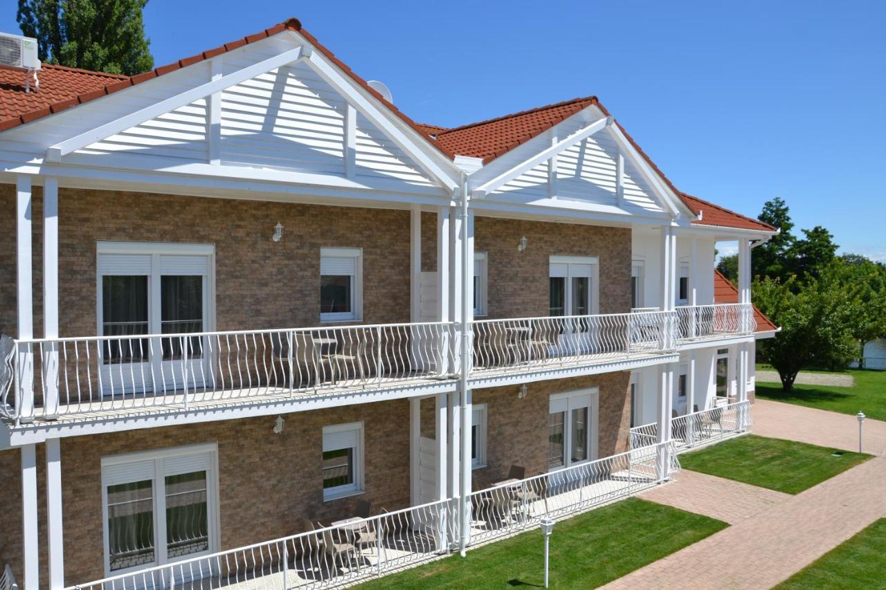 Aranyszarvas Panzió Szarvas Exterior foto